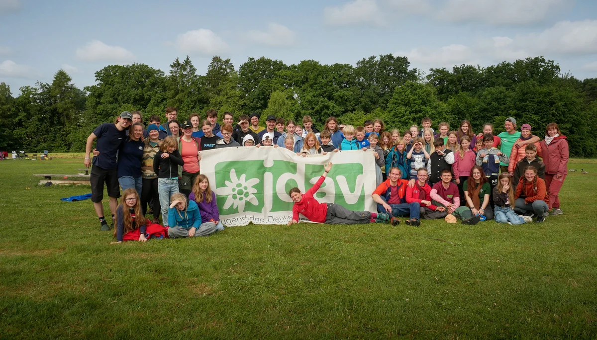 Gruppenfoto des Pfingstlagers 2025 der JDAV NRW | © JDAV NRW